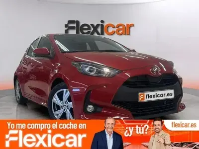 Usado Toyota Yaris Active 116 CV (85 kW) 2025 Rojo Utilitario