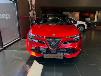 Nuevo Alfa Romeo Junior Edizione Speciale 145 CV (106 kW) 2026 Rojo SUV