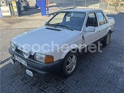 Usado Ford Orion Ghia 102 CV (75 kW) 1988 Blanco Berlina