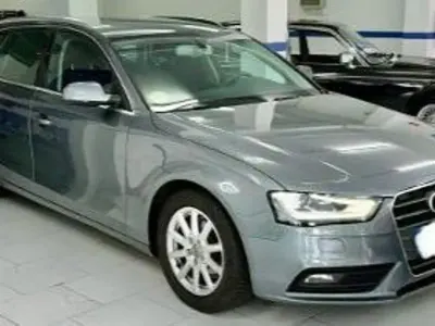Usado Audi A4 136 CV (100 kW) 2014 Gris / plata Familiar