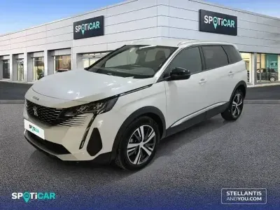 Usado Peugeot 5008 Allure 130 CV (95 kW) 2024 Blanco SUV