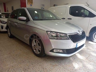 Usado Skoda Fabia Ambition 95 CV (69 kW) 2021 Gris / plata Utilitario