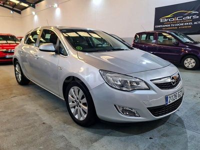 Gris / plata Usado 2011 Opel Astra Cosmo Berlina | 7500 € (Precio justo)