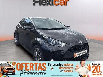 Usado Toyota Yaris Hybrid Active 116 CV (85 kW) 2024 Gris Berlina