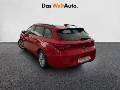 Usado Seat Leon Style 110 CV (80 kW) 2023 Rojo