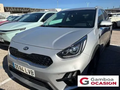 Käytetty Kia Niro 141 HP (103 kW) 2021 Hopea Katumaasturi