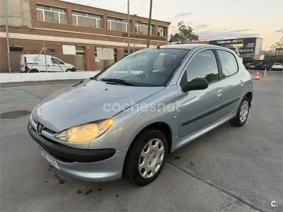 Begagnad Peugeot 206 75 HK (55 kW) 2004 Grå Sedan