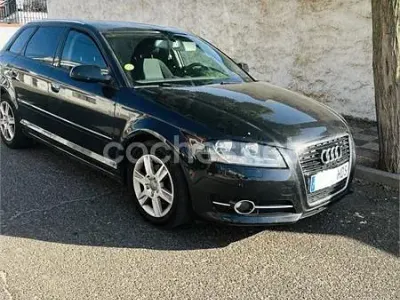 Usado Audi A3 Sportback Attraction 105 CV (77 kW) 2011 Negro Utilitario