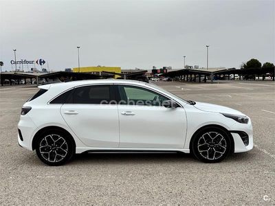 Usado Kia Ceed GT GT-Line 160 HP (117 kW) 2024 Branco Sedan