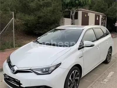 Usado Toyota Auris Hybrid 136 CV (100 kW) 2016 Blanco Familiar