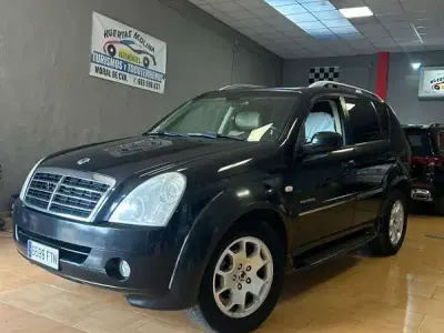 Usado SsangYong Rexton 165 CV (121 kW) 2006 Negro SUV