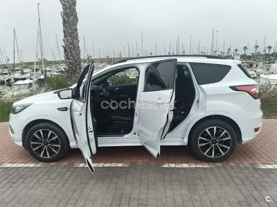 Usado Ford Kuga ST-Line 150 HP (110 kW) 2019 Branco SUV