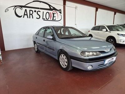 Begagnad Renault Laguna 110 HK (80 kW) 2000 Grå Sedan