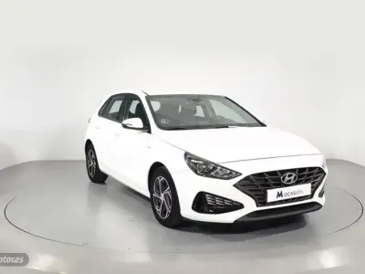 Usado Hyundai i30 120 CV (88 kW) 2022 Blanco Berlina
