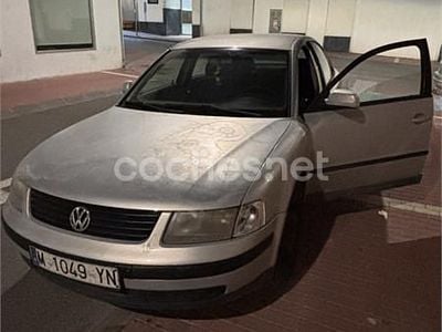 Gris / plata Usado 1999 VW Passat Trendline Berlina | 2200 € (Precio justo)