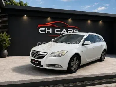 Usado Opel Insignia Sport 130 CV (95 kW) 2011 Blanco Familiar