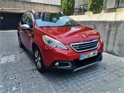 Usado Peugeot 2008 Allure 100 CV (73 kW) 2016 Granate SUV