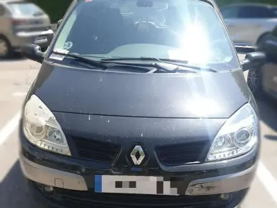 Usado Renault Scénic II Dynamique 106 CV (77 kW) 2007 Negro Monovolumen