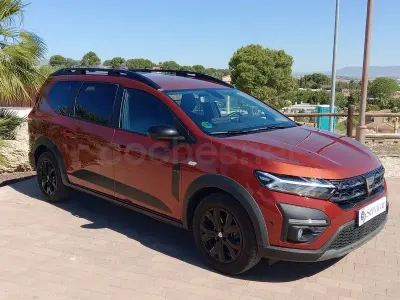 Usado Dacia Jogger Extreme 100 CV (73 kW) 2022 Marrón Monovolumen
