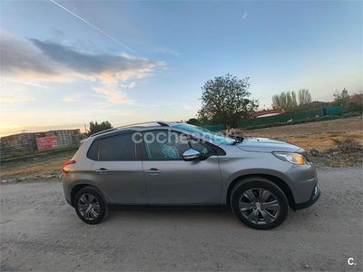 Usado Peugeot 2008 Signature Sky 82 CV (60 kW) 2019 Gris / plata SUV