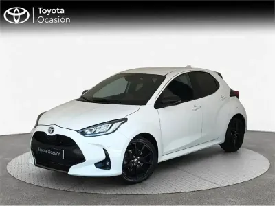 Usado Toyota Yaris Hybrid Style 116 CV (85 kW) 2022 Blanco Monovolumen