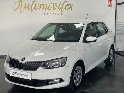 Usado Skoda Fabia Ambition 90 CV (66 kW) 2016 Blanco Berlina