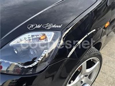 Negro Usado 2004 Ford Fiesta Trend Utilitario | 2600 € (Precio justo)