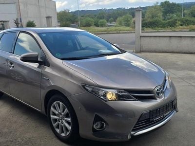 Begagnad Toyota Auris Hybrid Business Edition 136 HK (100 kW) 2015 Beige Sedan
