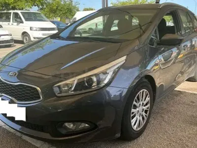 Usado Kia Ceed GT 128 CV (94 kW) 2013 Gris / plata Berlina