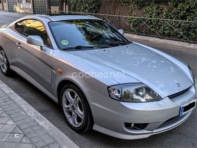 Gris / plata Usado 2002 Hyundai Coupé Coupe | 8000 €