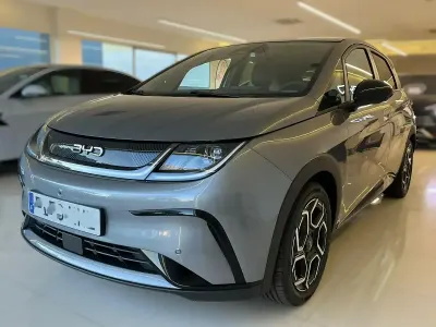 Usado BYD Dolphin Design 150 kW (204 CV) 2025 Gris Utilitario