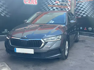 Usado Skoda Octavia Ambition 115 CV (84 kW) 2022 Gris