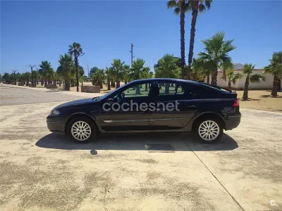 Usado Renault Laguna III Dynamique 130 CV (95 kW) 2007 Negro Berlina