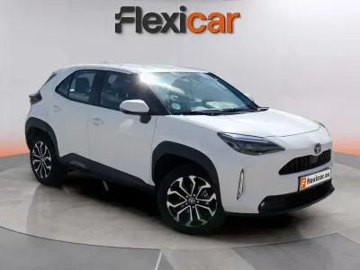 Usado Toyota Yaris Active 116 CV (85 kW) 2022 Blanco Utilitario