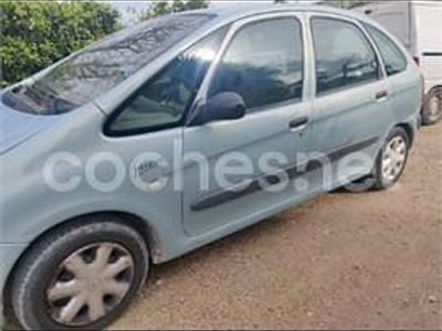 Usado Citroën Xsara Picasso Exclusive 95 CV (69 kW) 2002 Gris / plata Monovolumen