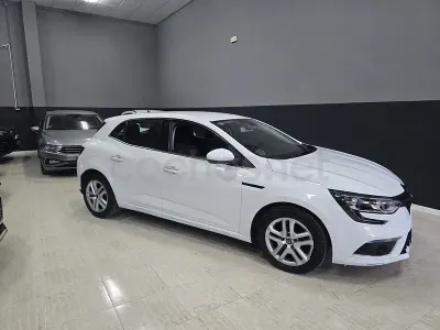 Usado Renault Mégane IV Business 115 CV (84 kW) 2020 Blanco Berlina