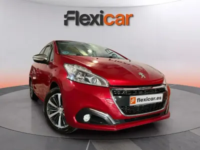 Usado Peugeot 208 Allure 100 CV (73 kW) 2017 Burdeos Utilitario