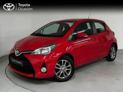 Usado Toyota Yaris Active 69 CV (50 kW) 2016 Rojo Berlina
