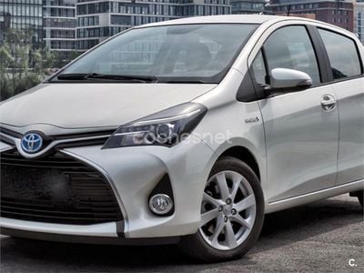 Usado Toyota Yaris Hybrid Advance 100 CV (73 kW) 2016 Blanco Berlina