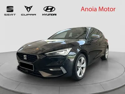 Usado Seat Leon FR 116 CV (85 kW) 2025 Negro Berlina