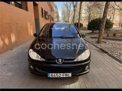 Usado Peugeot 206 70 CV (51 kW) 2006 Negro Berlina