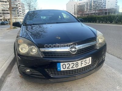 Usado Opel Astra GTC Sport 140 CV (102 kW) 2007 Negro Berlina