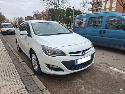 Usado Opel Astra Excellence 110 CV (80 kW) 2014 Blanco Familiar