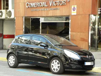 Usado Opel Corsa Cosmo 75 CV (55 kW) 2007 Negro Utilitario