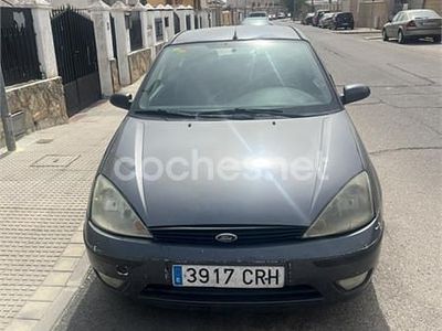 Usado Ford Focus Trend 115 CV (84 kW) 2004 Gris / plata Berlina