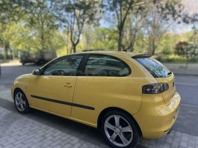 Usado Seat Ibiza Sport 100 CV (73 kW) 2007 Amarillo Utilitario