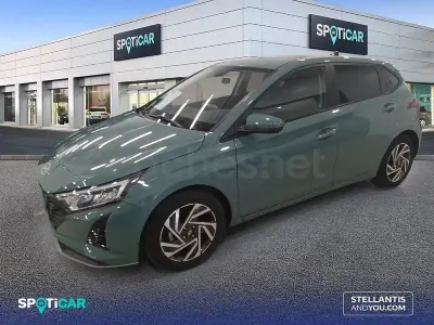 Usado Hyundai i20 79 CV (58 kW) 2024 Gris / plata Utilitario