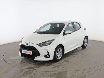 Usado Toyota Yaris Hybrid Active 116 CV (85 kW) 2022 Blanco Berlina