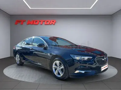Usado Opel Insignia 136 CV (100 kW) 2019 Negro Berlina