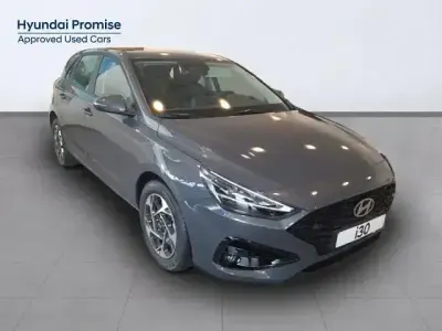 Usado Hyundai i30 100 HP (73 kW) 2025 Cinzento